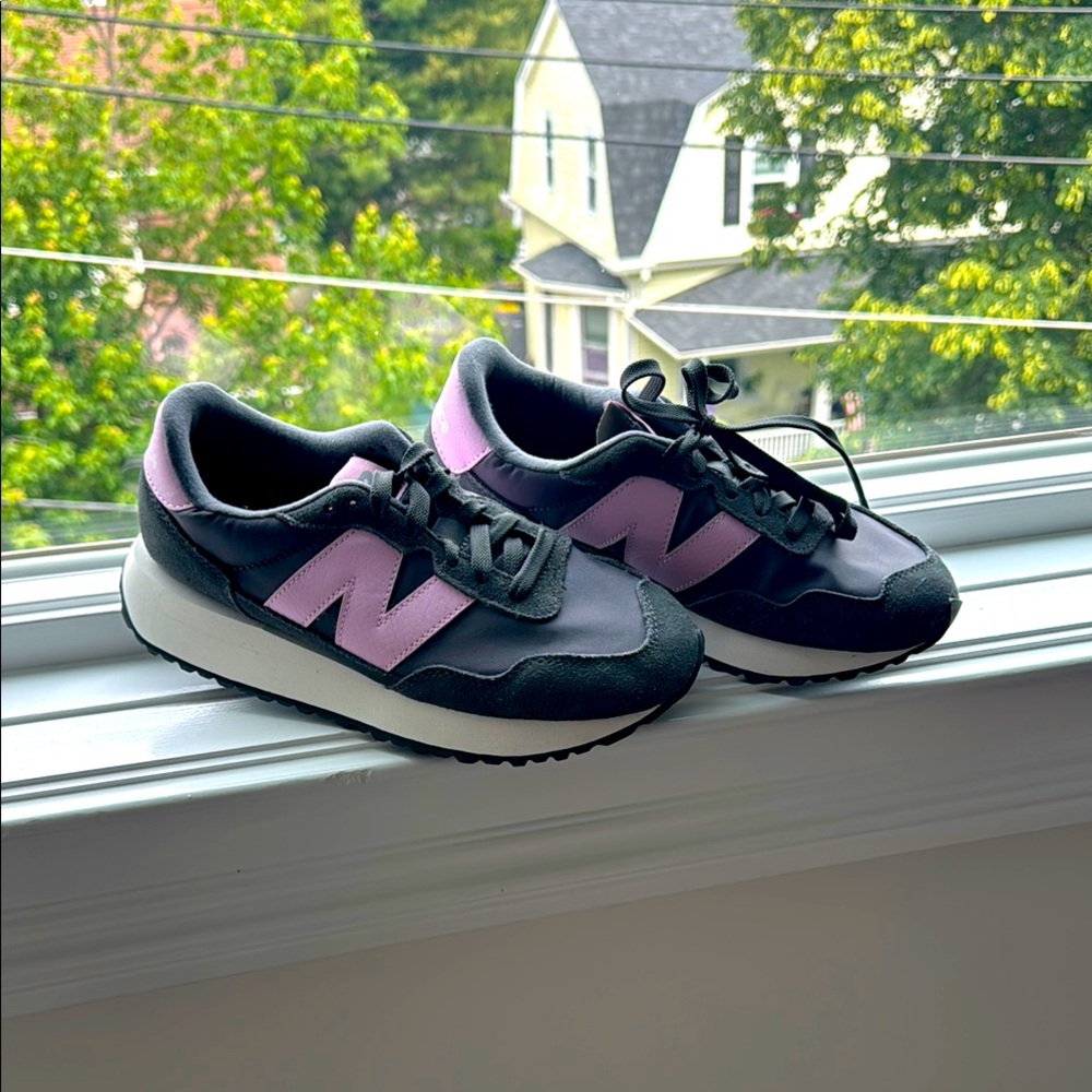 New Balance 237 Black and Pink Retro Sneakers